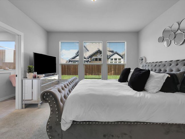1366 Silverthorn Trl, House other with 5 bedrooms, 3 bathrooms and null parking in Justin TX | Image 14