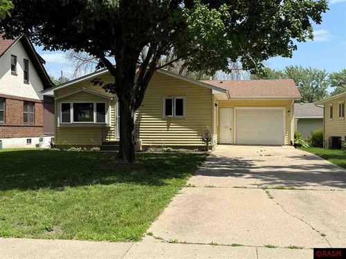 1020 N Garden St, New Ulm, MN, 56073-1504 | Card Image