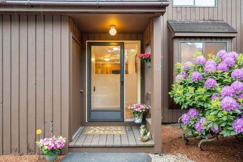 52 Spring Cove Road, Nashua, NH, 03062 | Card Image