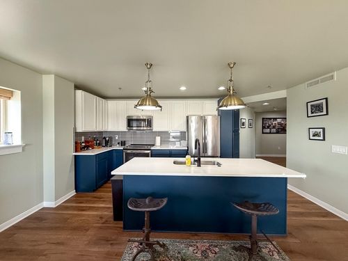 21e-525 W Lafayette Blvd, Detroit, MI, 48226-3122 | Card Image