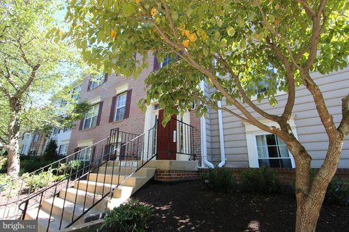 102-12102 Green Leaf Ct, FAIRFAX, VA, 22033-2526 | Card Image