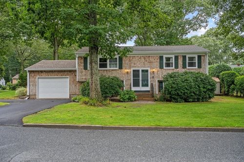 10 Bow Run, Saunderstown, RI, 02874-2471 | Card Image