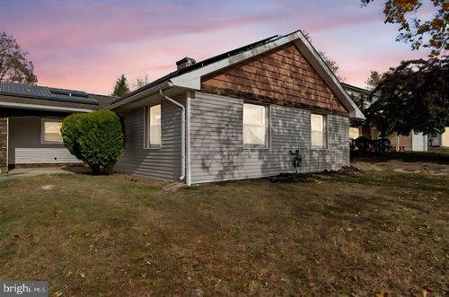 5 Burgess Ln, Willingboro, NJ, 08046-1637 | Card Image