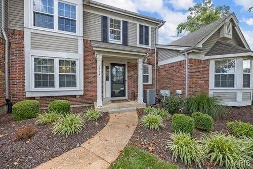 1814 Baxter Ridge Dr, Chesterfield, MO, 63017-8719 | Card Image