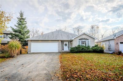 6 Knotty Pine Trail, House other with 3 bedrooms, 2 bathrooms and 6 parking in Huntsville ON | Image 1