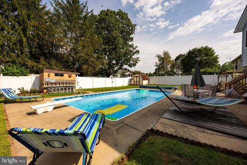 501 Cara Ct, MARTINSBURG, WV, 25401-2409 | Card Image