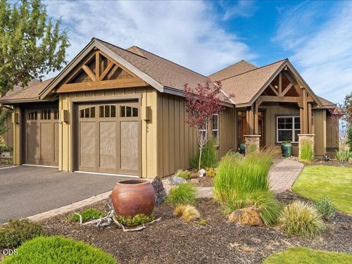 360 Vista Rim Dr, Redmond, OR, 97756-7153 | Card Image