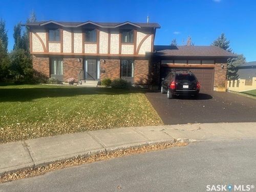 830 Chester Place, Prince Albert, SK, S6V6Y8 | Card Image
