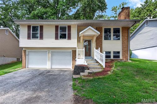 2311 Country Village Ct, Maryland Heights, MO, 63043-1516 | Card Image