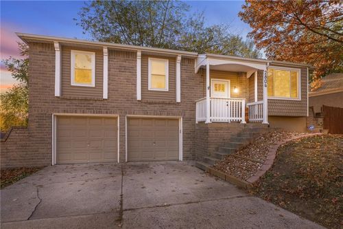 2804 Nw Kingsridge Dr, Blue Springs, MO, 64015-2675 | Card Image