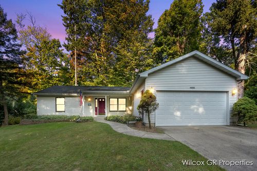 6835 Homestead Dr Ne, Rockford, MI, 49341-8502 | Card Image