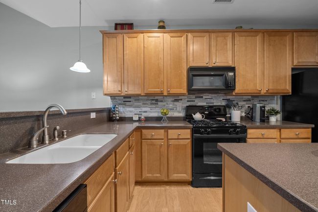 Kitchen | Image 11