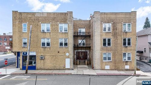 2 Washburn Pl, Caldwell, NJ, 07006-5618 | Card Image