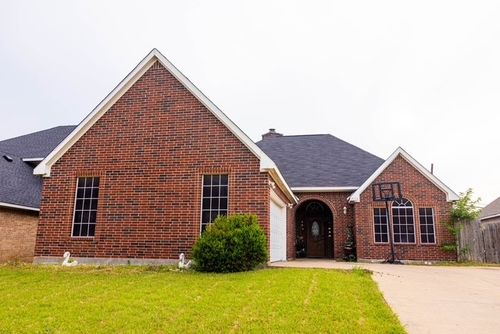 7506 Quail Springs Dr, Arlington, TX, 76002-3468 | Card Image