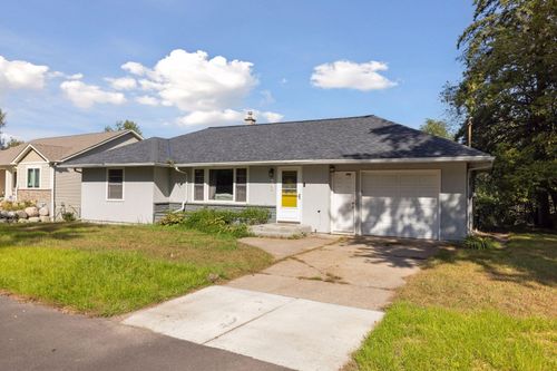 675 Koehler Rd, Vadnais Heights, MN, 55127-7128 | Card Image
