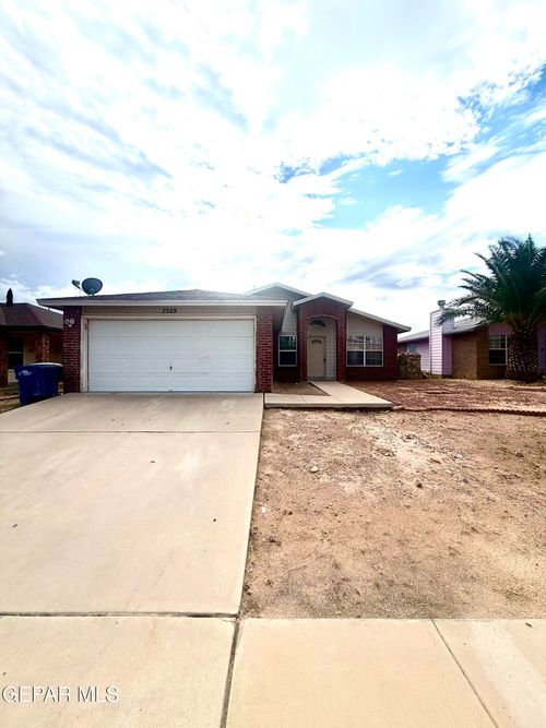 7529 Plaza Redonda Dr, El Paso, TX, 79912-8424 | Card Image