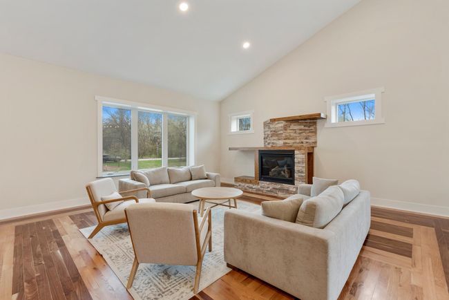 Plenty of windows and natural light | Image 10