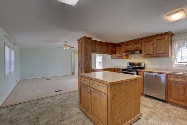 117 E Denmark St, House other with 3 bedrooms, 2 bathrooms and 2 parking in Walnut Springs TX | Image 9