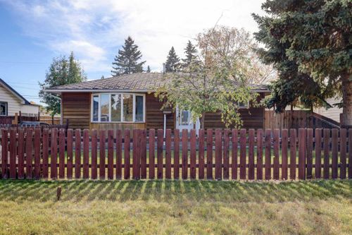 8127 43 Ave Nw, Calgary, AB, T3B1X8 | Card Image