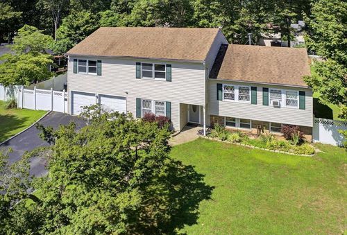 18 Sugarbush Ln, Coram, NY, 11727-2056 | Card Image