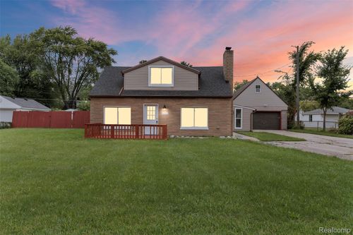 23601 Glenbrook St, Saint Clair Shores, MI, 48082-2504 | Card Image