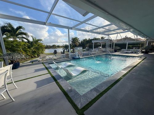 6890 Winged Foot Dr, Hialeah, FL, 33015-2348 | Card Image