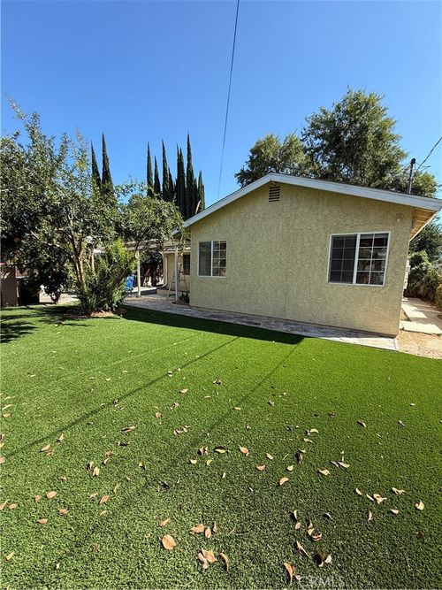 19148 Saticoy St, Reseda, CA, 91335-2548 | Card Image