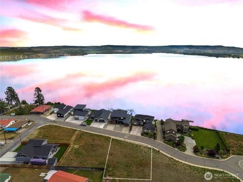 713 1st St S, Brewster, WA, 98812 | Card Image