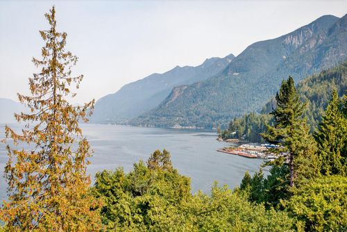 8598 Bedora Pl, West Vancouver, BC, V7W2W4 | Card Image