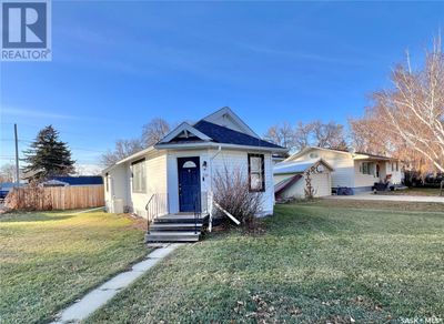 330 Thomson St, House other with 3 bedrooms, 2 bathrooms and null parking in Outlook SK | Image 1