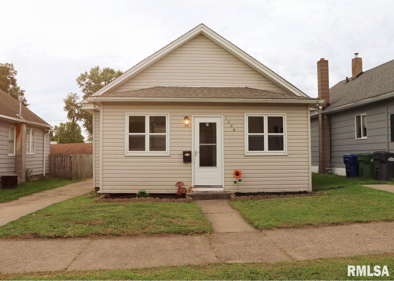 9th St, Clinton, IA 52732