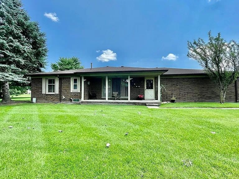 Winchester Ct, Shelby Township, MI 48315