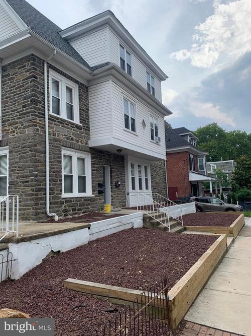420 W 22nd St, WILMINGTON, DE, 19802-4008 | Card Image