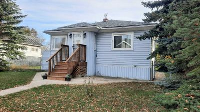 755 2 Ave W, House detached with 2 bedrooms, 1 bathrooms and 2 parking in Drumheller AB | Image 1