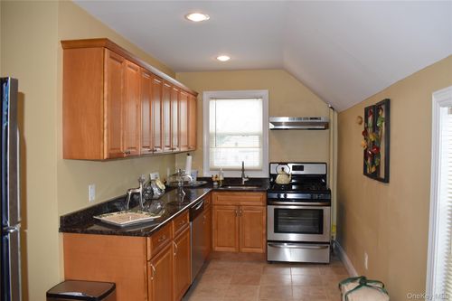 39 James St, Babylon, NY, 11702-2851 | Card Image