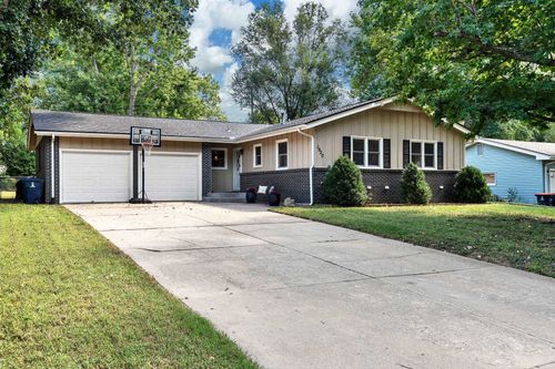 1920 Jamaica St, El Dorado, KS, 67042-4143 | Card Image