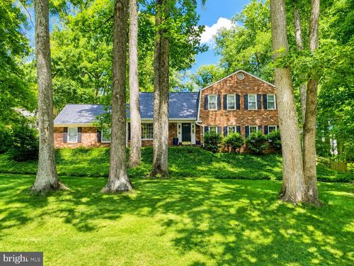 725 Forest Park Rd, Great Falls, VA, 22066-2907 | Card Image