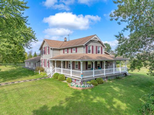 9015 Highview Rd, Elkhart Lake, WI, 53020-1422 | Card Image