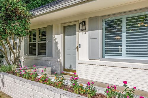 296 N White Station Rd, Memphis, TN, 38117-2861 | Card Image