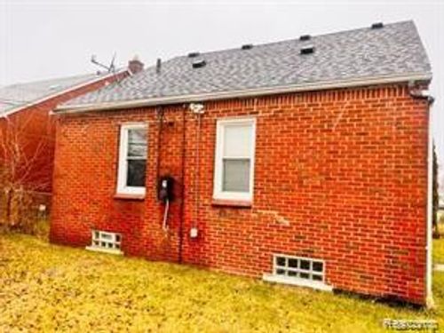 15162 Sprenger Ave, Eastpointe, MI, 48021-2806 | Card Image