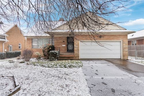 4464 W 224th St, Fairview Park, OH, 44126-2502 | Card Image