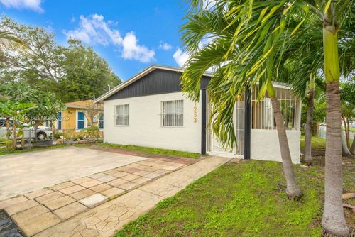 0-1253 Nw 44th St, Miami, FL, 33142-7972 | Card Image