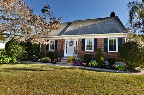 120 Round Hill Rd, Bristol, CT, 06010-9033 | Card Image