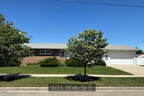 203 20th Street E, Williston, ND, 58801 | Card Image