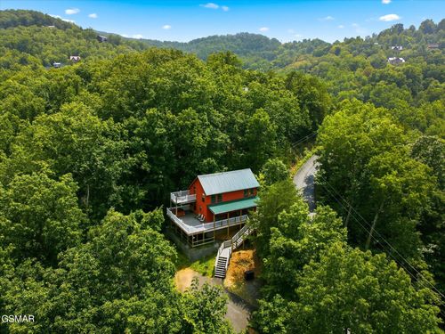 2411 Misty Shadows Dr, Sevierville, TN, 37862-8074 | Card Image