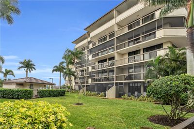 A-101 - 591 Seaview Court, Condo with 2 bedrooms, 2 bathrooms and null parking in Marco Island FL | Image 1