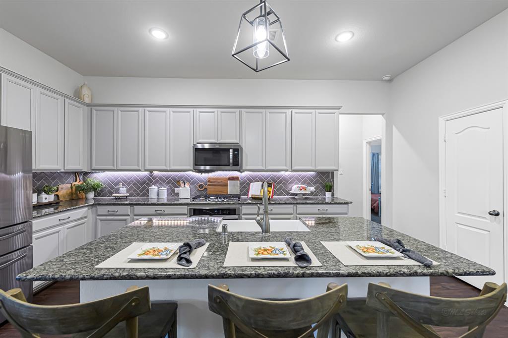 Four Willows Ln, Katy, TX 77493
