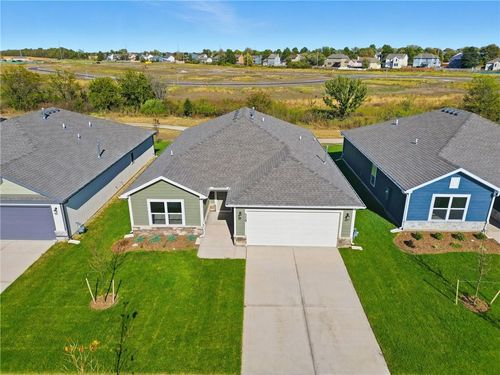 558 W Fountain St, Gardner, KS, 66030-5560 | Card Image