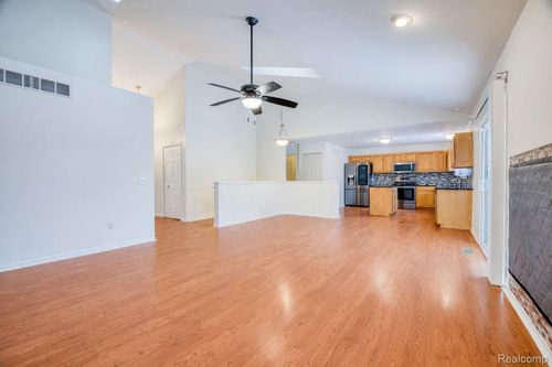 10237 Swan Lake Cir, Ypsilanti, MI, 48197-7271 | Card Image