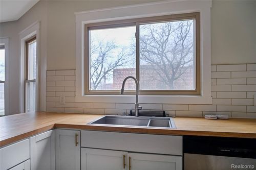lower-900 Hazelwood Street, Detroit, MI, 48202 | Card Image